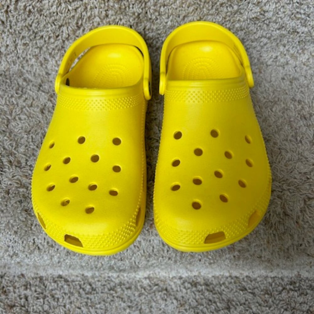 **NEW** never worn Yellow CROCS Woman 10 / Men 8